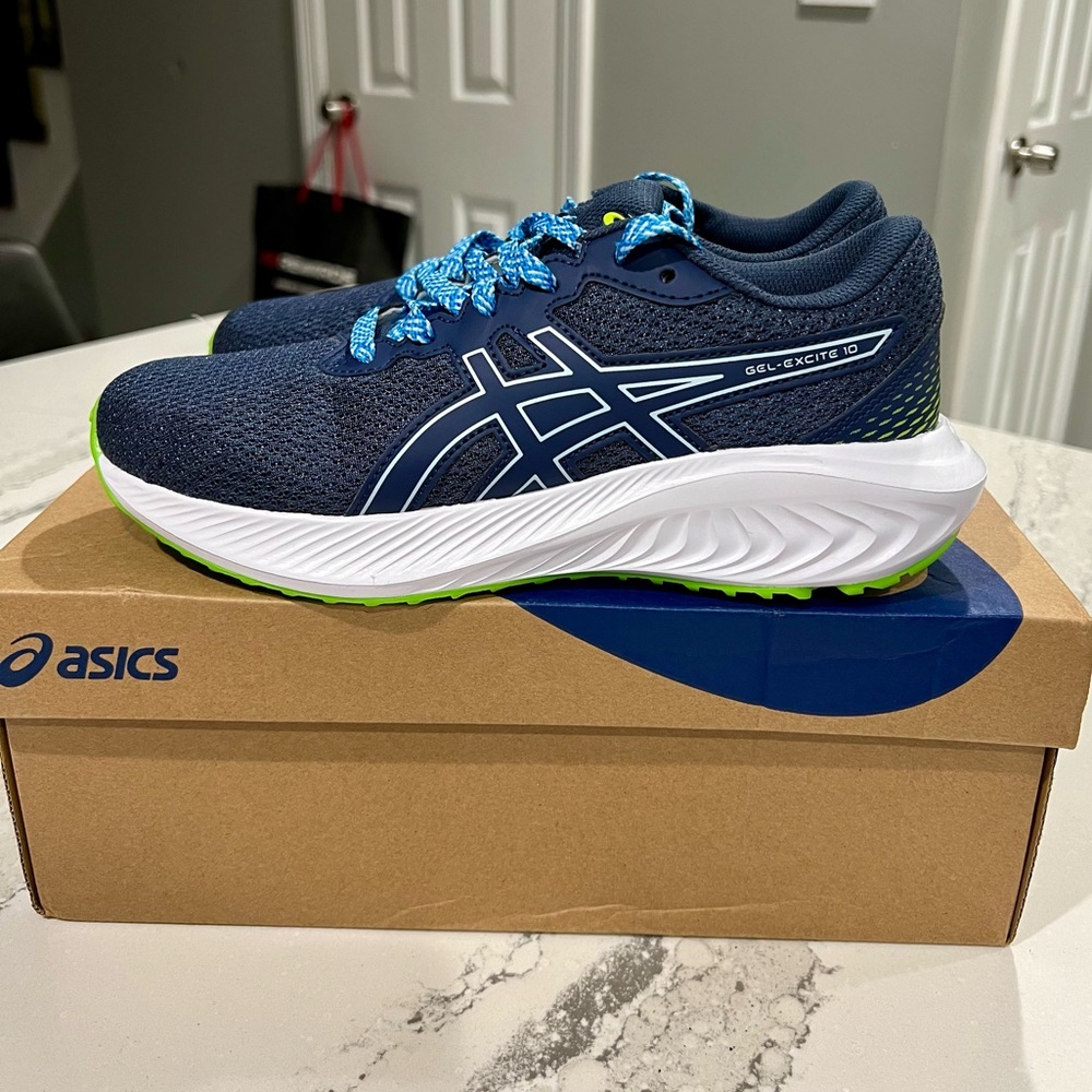 ASICS Boys Gel-Excite Size 5